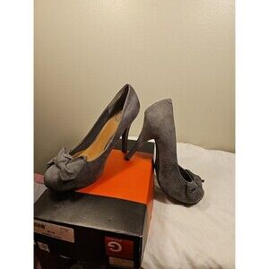 Women's G By Guess 8.5 Gray High Heel Stiletto Dress Shoes Suede Fabric Bow